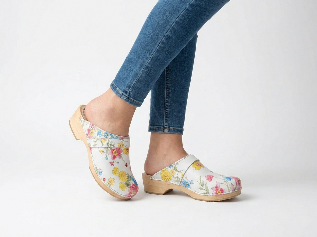 Swedish Wooden Clogs "Sommarblomma" – Handmade Floral Leather Clogs with Alder Wood Sole | Made in Sweden