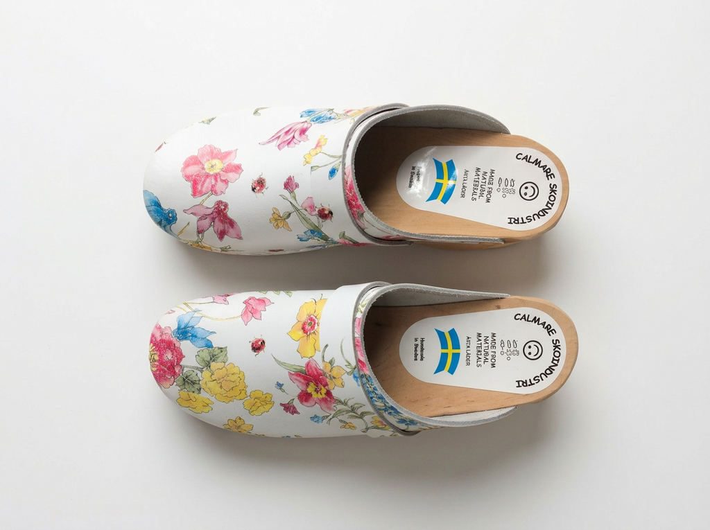 Swedish Wooden Clogs "Sommarblomma" – Handmade Floral Leather Clogs with Alder Wood Sole | Made in Sweden