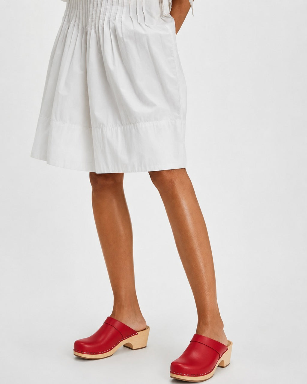 Calmare Original Swedish Red Wooden Clogs – Handmade in Sweden | Genuine Leather & Alder Wood