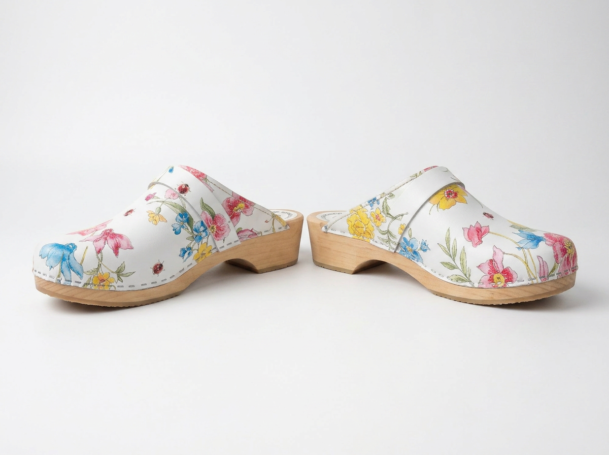 Swedish Wooden Clogs "Sommarblomma" – Handmade Floral Leather Clogs with Alder Wood Sole | Made in Sweden
