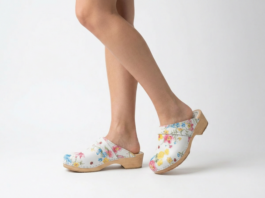 Swedish Wooden Clogs "Sommarblomma" – Handmade Floral Leather Clogs with Alder Wood Sole | Made in Sweden