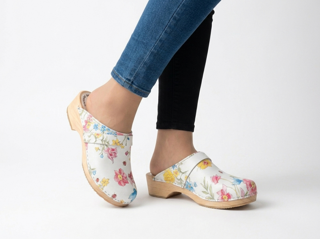 Swedish Wooden Clogs "Sommarblomma" – Handmade Floral Leather Clogs with Alder Wood Sole | Made in Sweden