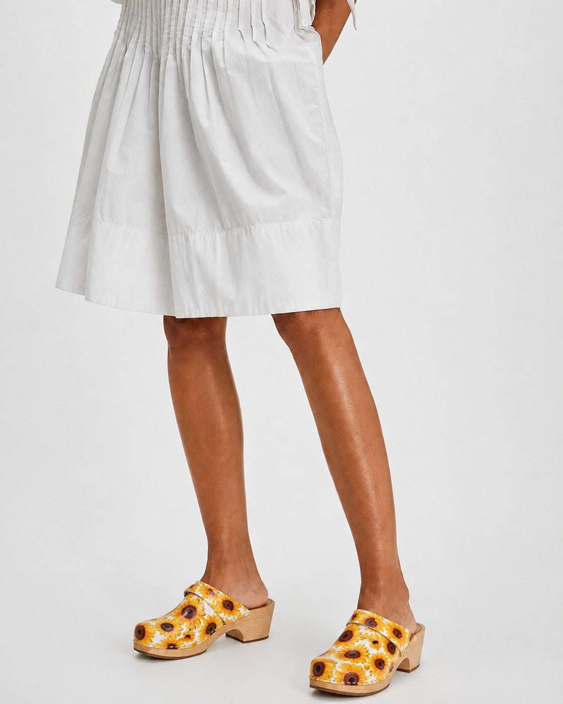 Calmare Sunflower Swedish Wooden Clogs – Handmade in Sweden | Genuine Floral Leather & Alder Wood